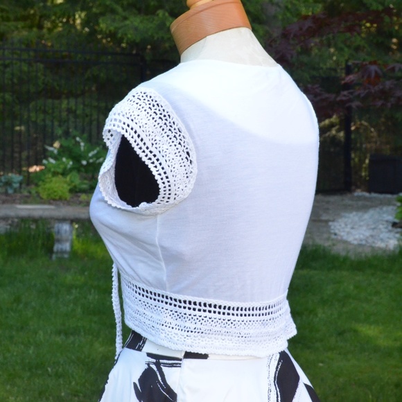 Guess Crochet Trim Crop Top / BUNDLE AND SAVE. - Picture 6 of 8